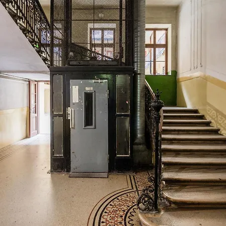 Oasis - Modern Charm, Timeless Comfort Appartement Budapest
