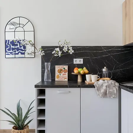 아파트 Oasis - Modern Charm, Timeless Comfort