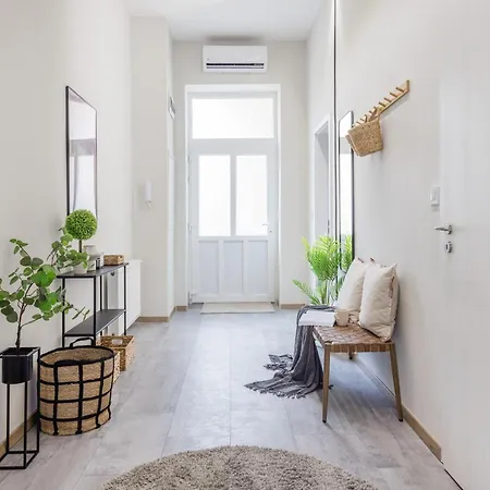 Oasis - Modern Charm, Timeless Comfort 부다페스트