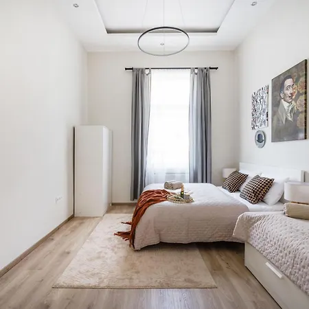 Oasis - Modern Charm, Timeless Comfort 부다페스트