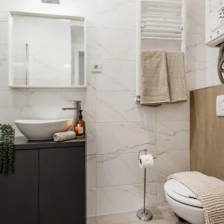 아파트 Oasis - Modern Charm, Timeless Comfort