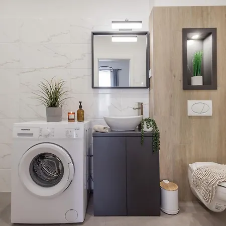 Oasis - Modern Charm, Timeless Comfort 아파트