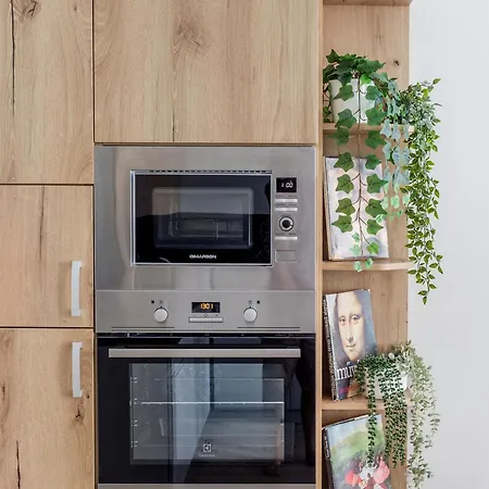 Oasis - Modern Charm, Timeless Comfort 아파트