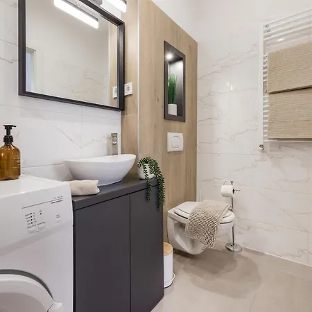 Oasis - Modern Charm, Timeless Comfort * 부다페스트