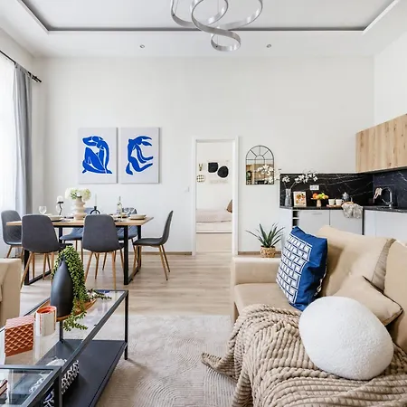아파트 Oasis - Modern Charm, Timeless Comfort *