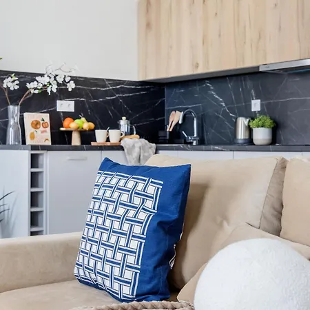 Oasis - Modern Charm, Timeless Comfort 아파트